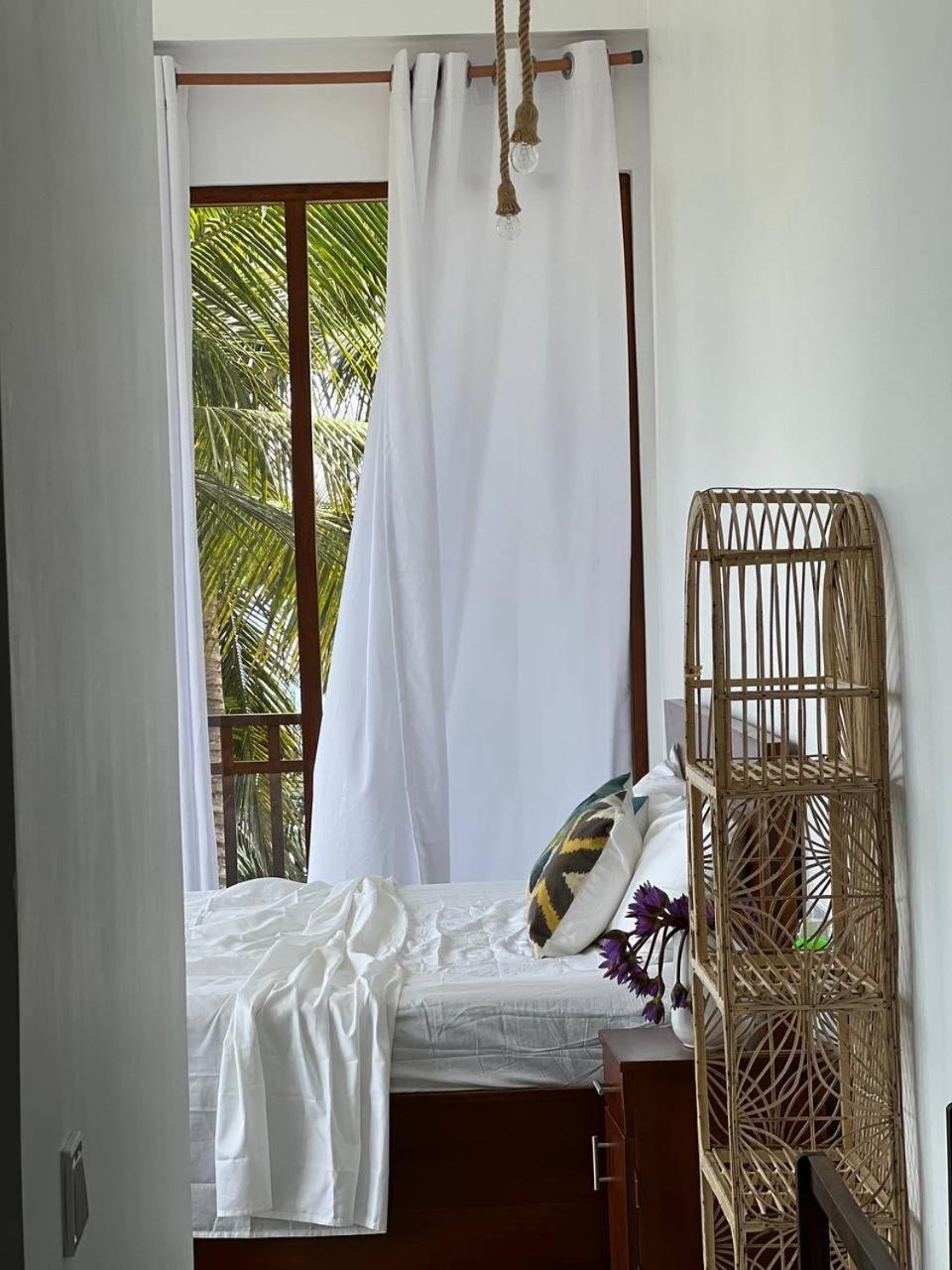 Coconut Palm Beach Restaurant And Rooms Діквелла Екстер'єр фото