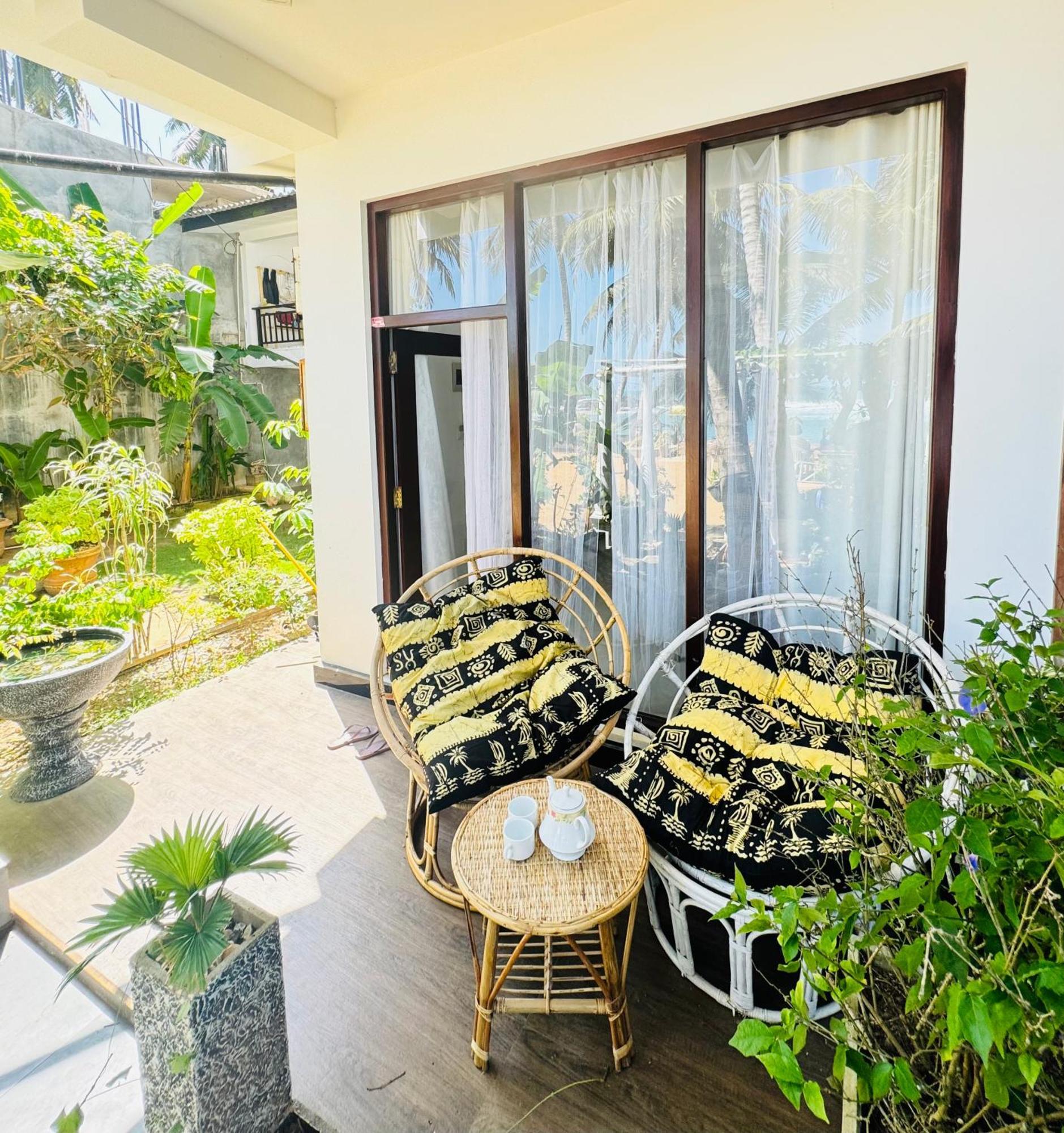 Coconut Palm Beach Restaurant And Rooms Діквелла Екстер'єр фото
