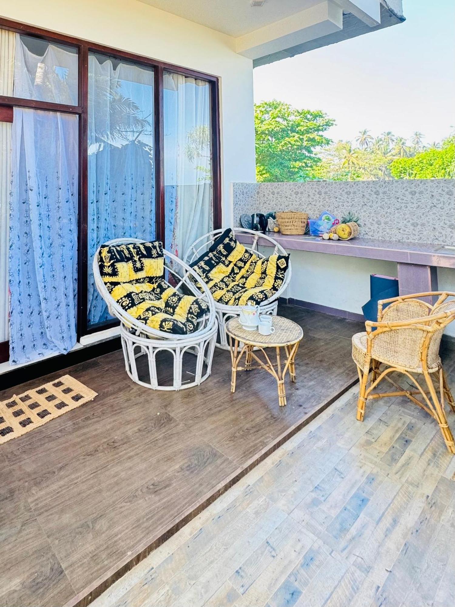 Coconut Palm Beach Restaurant And Rooms Діквелла Екстер'єр фото