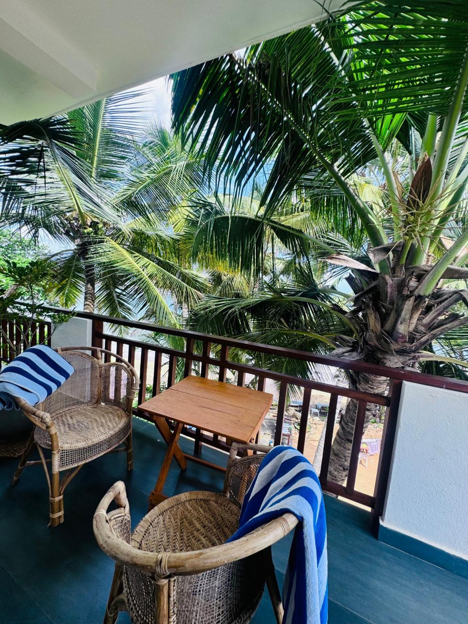 Coconut Palm Beach Restaurant And Rooms Діквелла Екстер'єр фото